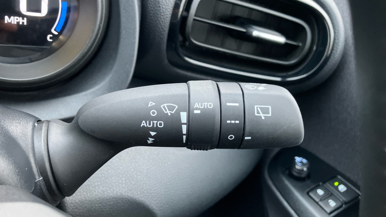 Toyota Yaris 1.5 Hybrid Design 5dr CVT Hybrid Hatchback